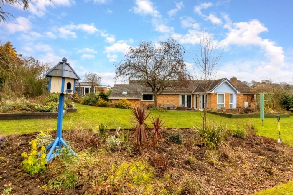 3 bed detached bungalow for sale in Genoa Close, Darfield, Barnsley S73
