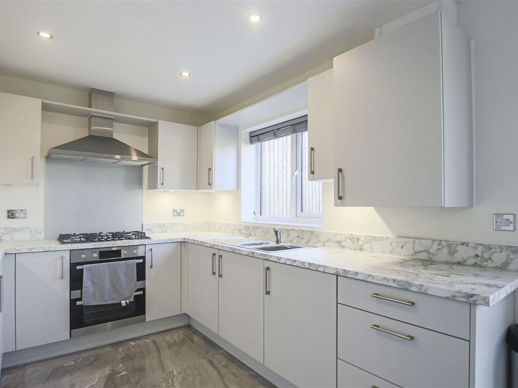 4 bed detached house to rent in Spring Farm Gardens, Guide, Blackburn