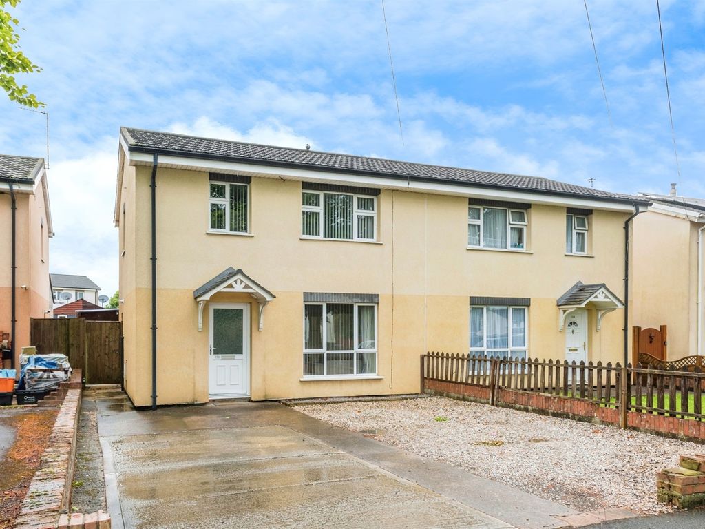 3 bed semidetached house for sale in Beech Avenue, Swindon SN2, £