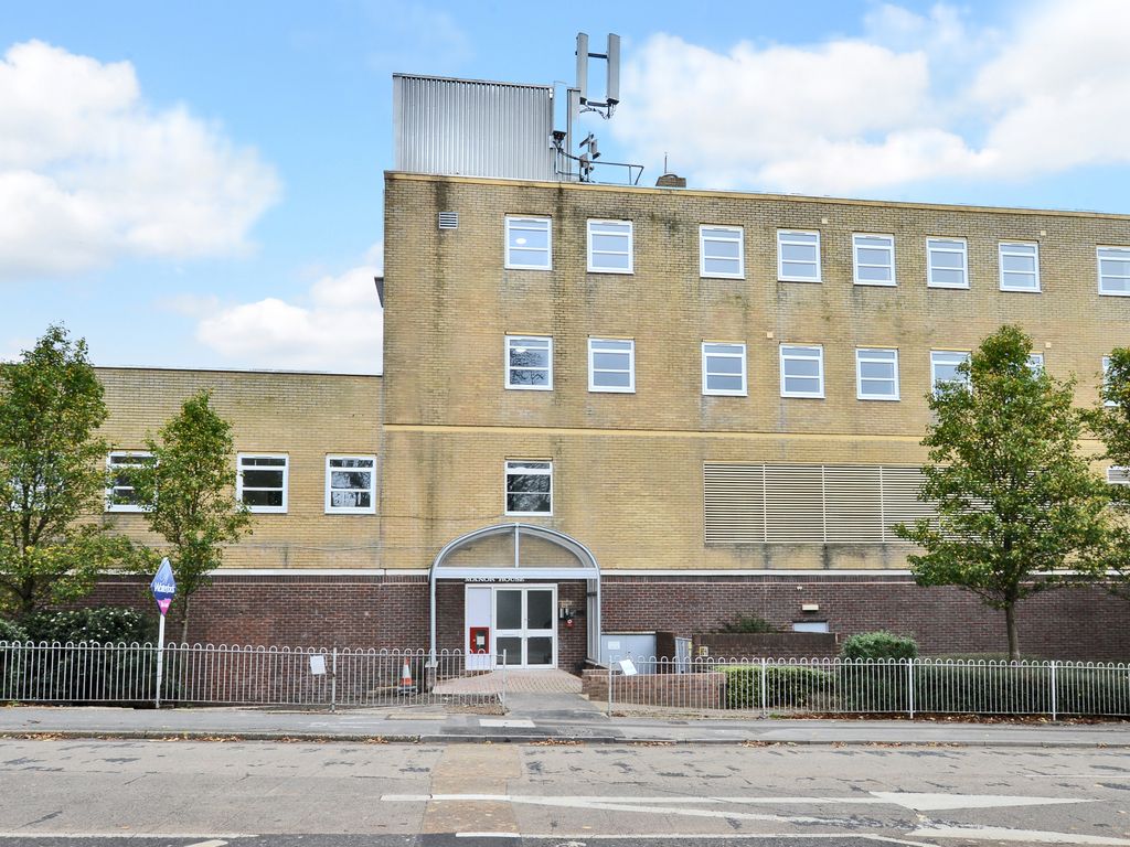 2 bed flat to rent in White Hart Industrial Estate, London Road, Blackwater, Camberley GU17 Zoopla