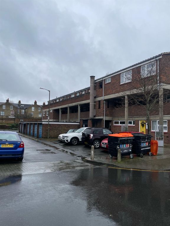 1 bed terraced house for sale in Larch Close, London SW12, £310,000