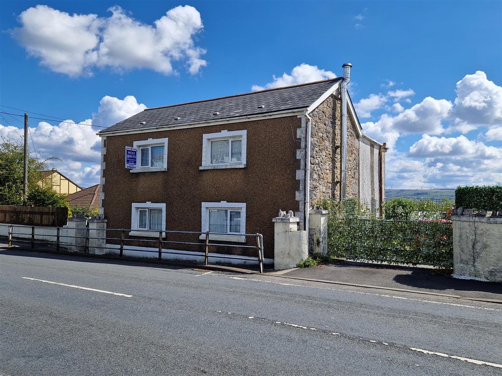 3 bed detached house for sale in Saron Road, Saron, Ammanford SA18, £