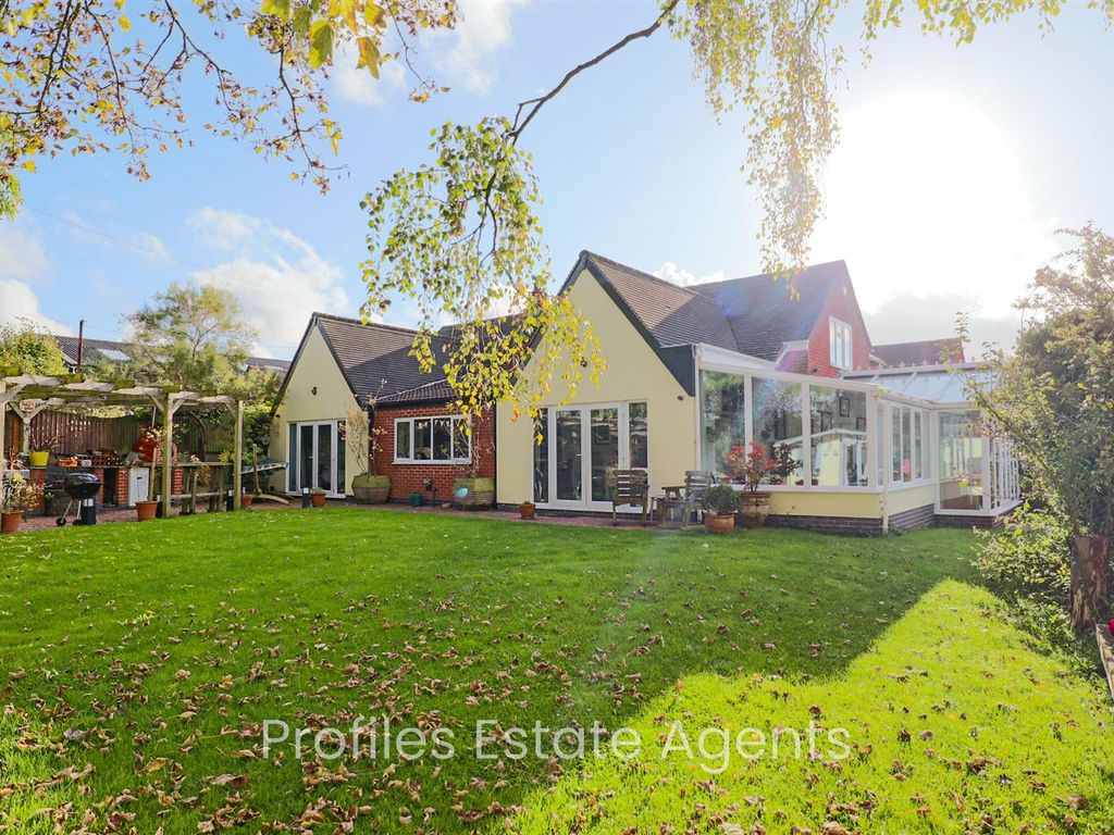 5 bed country house for sale in Kirkby Road, Barwell, Leicester LE9, £