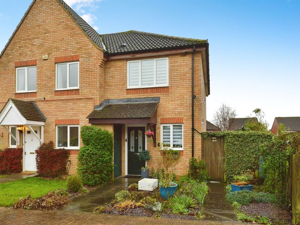 2 bed semidetached house for sale in Stolford Rise, Tattenhoe, Milton