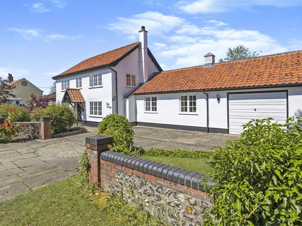 5 bed cottage for sale in Queen Street, Spooner Row, Wymondham, Norfolk