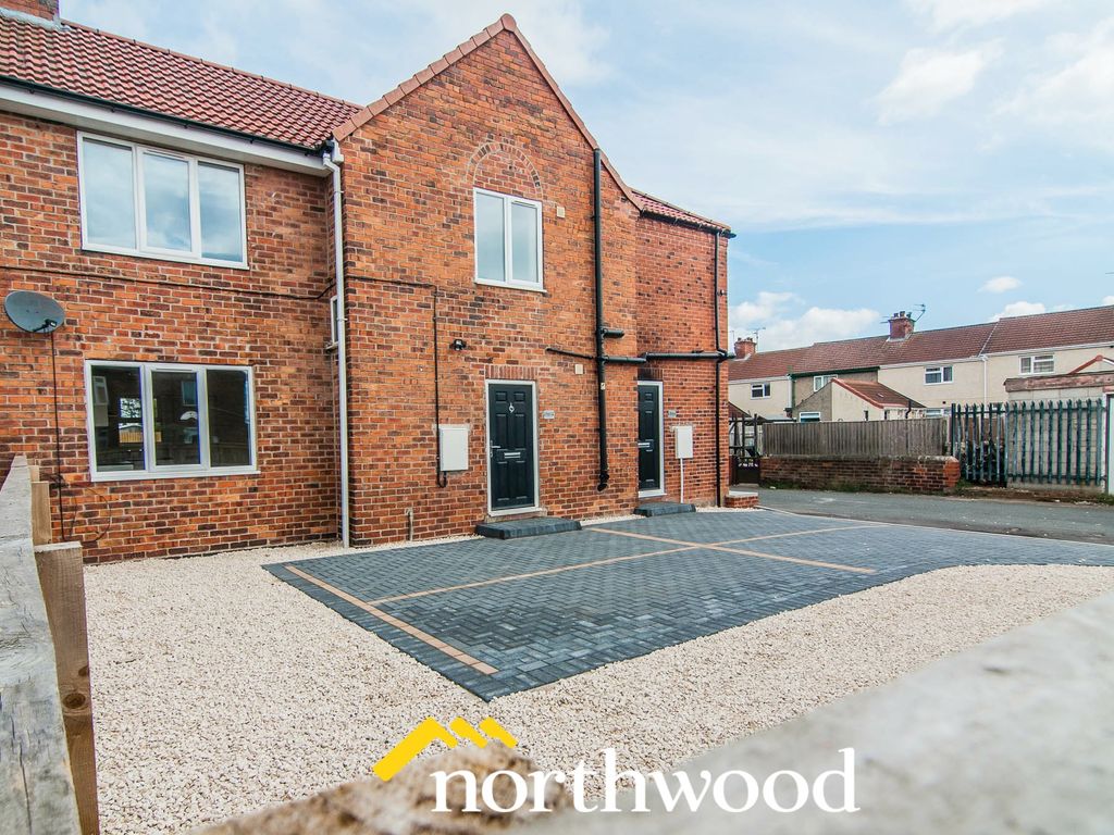 1 bed flat to rent in Holmes Carr Crescent, Rossington, Doncaster DN11