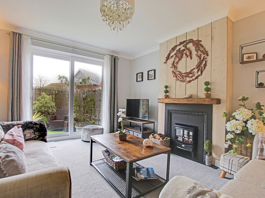 2 bed mews for sale in High Street, Milford On Sea, Lymington SO41, £