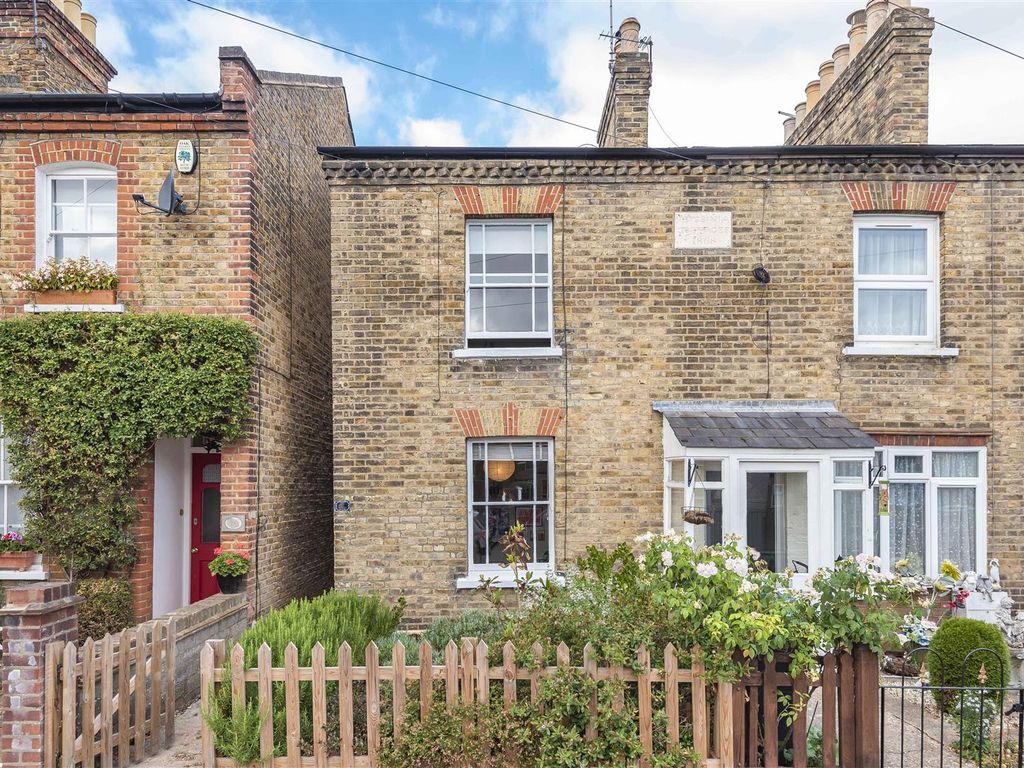 2 bed end terrace house for sale in Raleigh Road, Enfield EN2 Zoopla