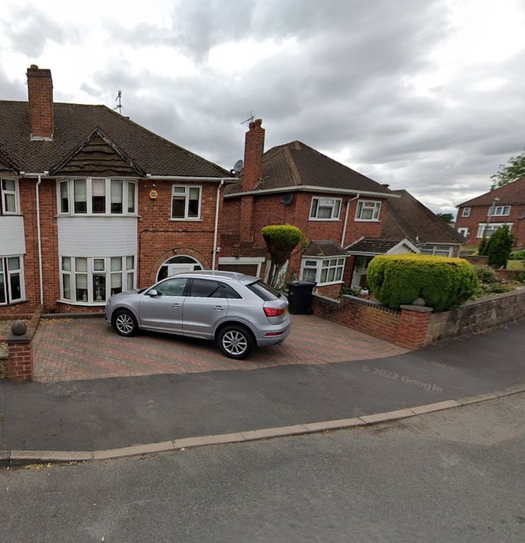 3 bed semidetached house to rent in Oakham Crescent, Dudley DY2, £1,300 pcm Zoopla
