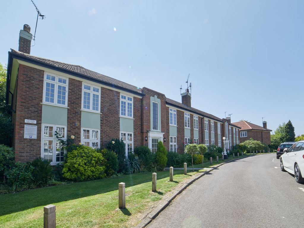 2 bed flat for sale in Rythe Court, Portsmouth Road, Thames Ditton KT7
