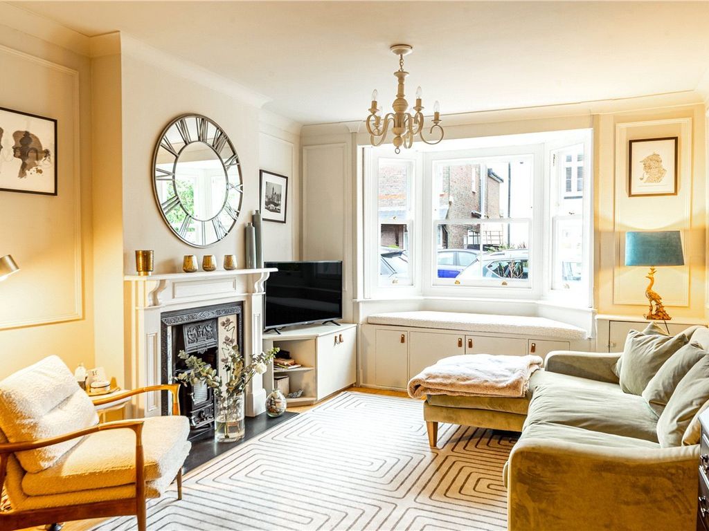 3 bed semidetached house to rent in Cowper Road, Harpenden