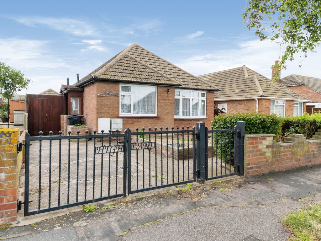 2 bed bungalow for sale in Marlowe Road, Jaywick, ClactonOnSea, Essex