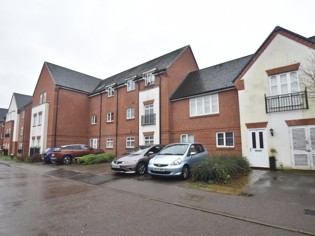 2 bed flat for sale in Meadow View, Little Chalfont, Amersham, Bucks