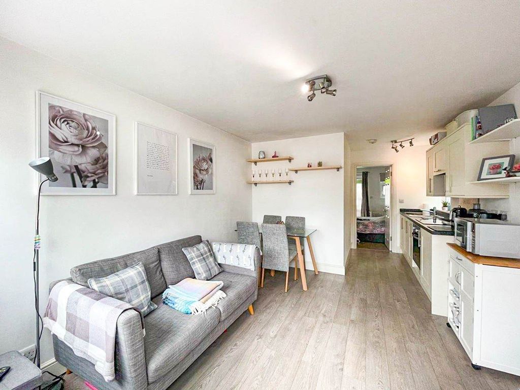 1 bed flat to rent in Oundle Avenue, Bushey WD23 Zoopla