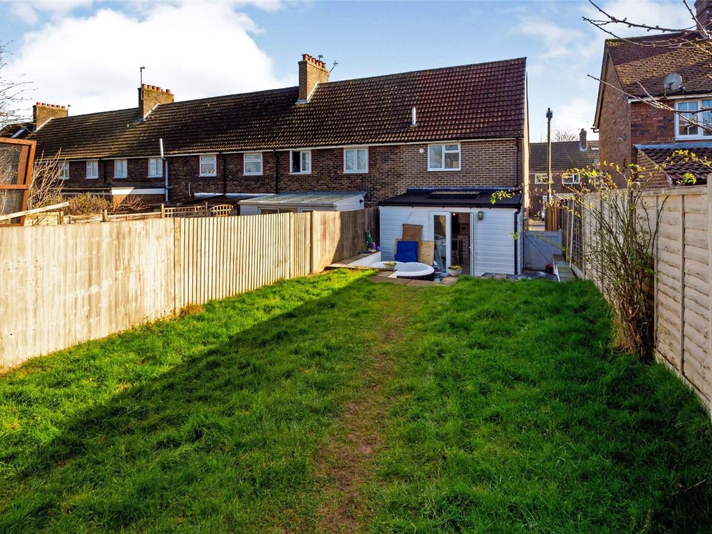 2 bed end terrace house for sale in Selby Road, Uckfield, East Sussex