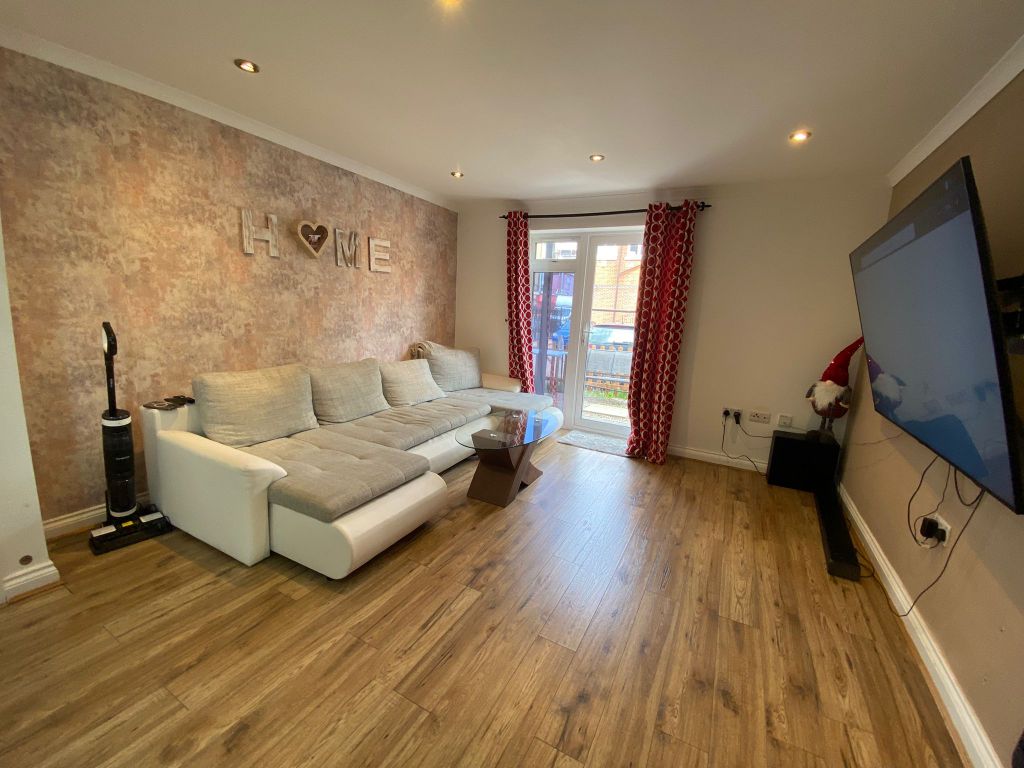 2 bed flat to rent in Stream Lane, Edgware HA8 Zoopla