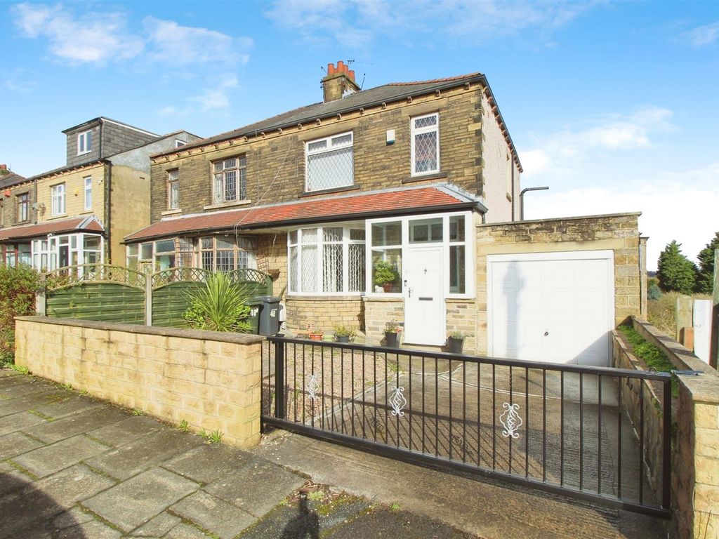3 bed semidetached house for sale in Hollingwood Mount, Bradford BD7