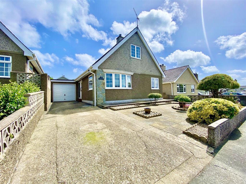 3 bed detached house for sale in Bro Gwylwyr, Nefyn, Pwllheli LL53 Zoopla