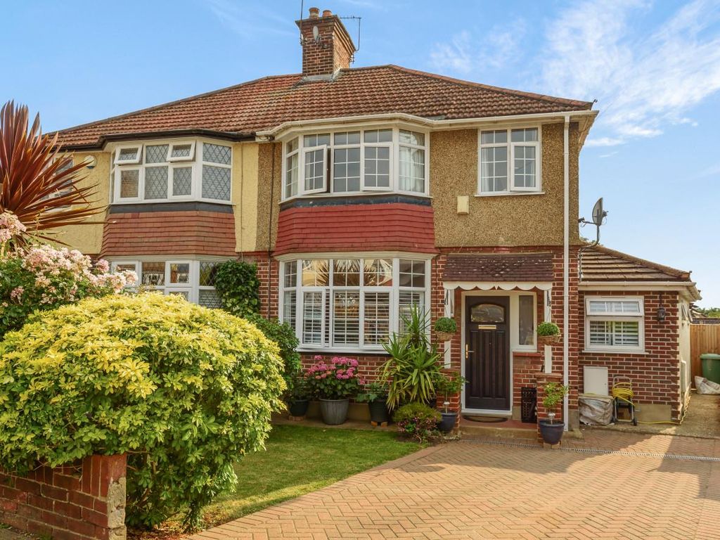 4 bed semidetached house for sale in Stratford Avenue, Hillingdon UB10