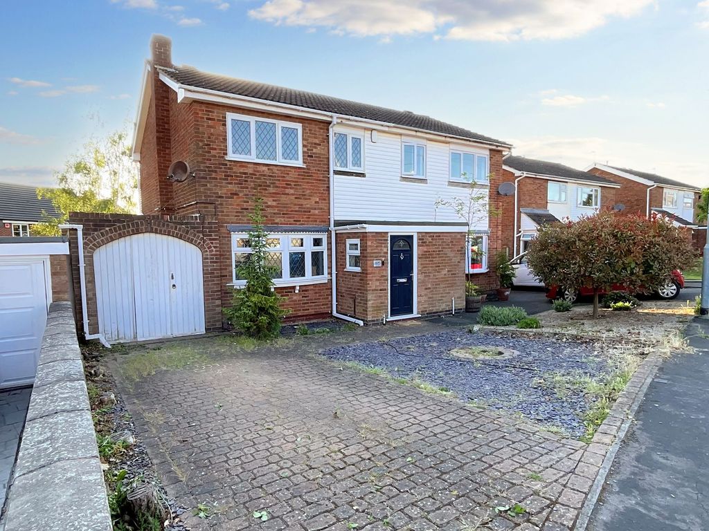 3 bed semidetached house for sale in Clifton Way, Hinckley LE10, £