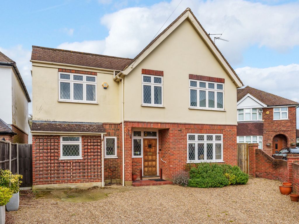 4 bed detached house for sale in Lindsay Drive, Shepperton TW17, £