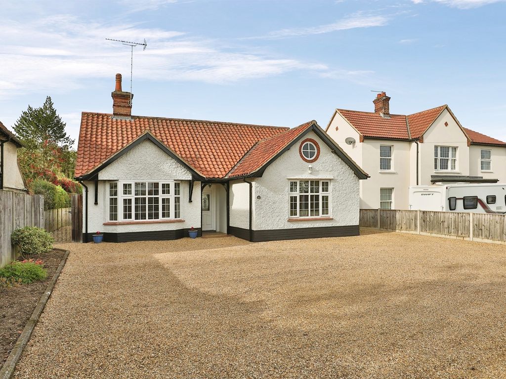 4 bed bungalow for sale in Intwood Road, Cringleford, Norwich NR4, £