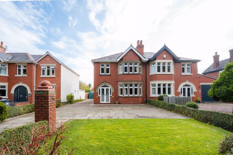3 bed semidetached house for sale in Liverpool Road South, Burscough