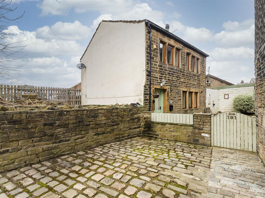 2 bed cottage for sale in Quarmby Road, Quarmby, Huddersfield HD3, £