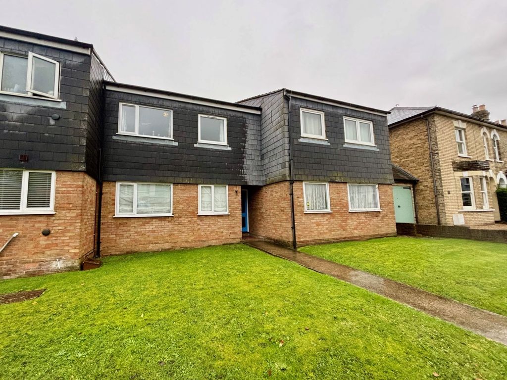 2 bed flat for sale in Grange Court Grange Road, Egham, Surrey TW20, £