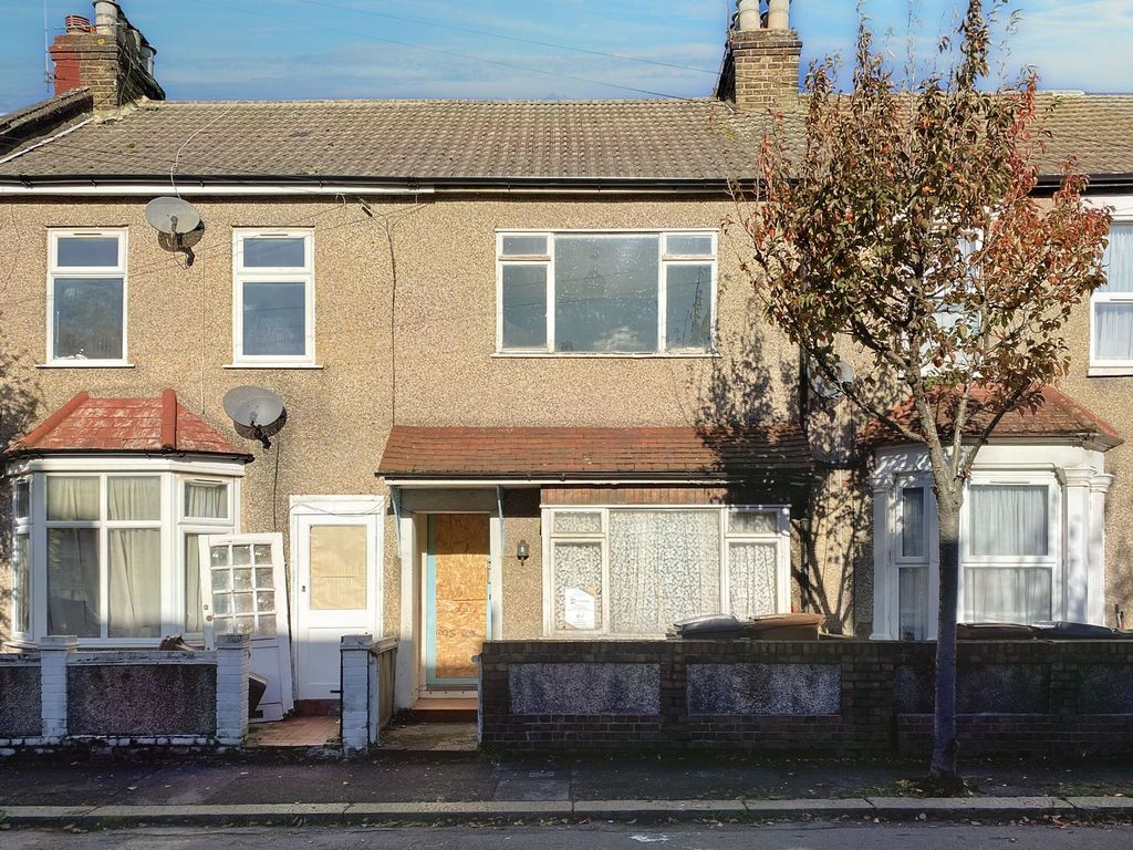 3 bed terraced house for sale in Goldsmith Road, London E17, £350,000 Zoopla