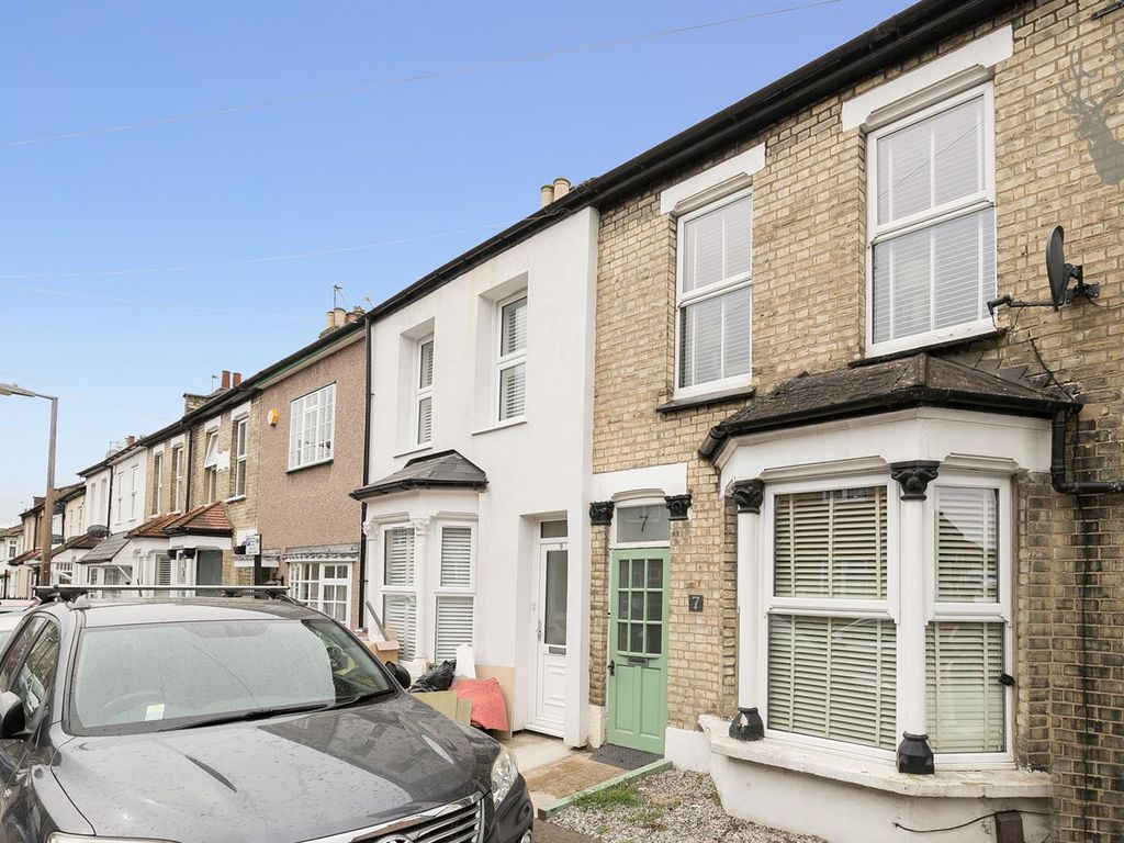 3 bed property for sale in Garfield Road, Chingford, London E4 Zoopla