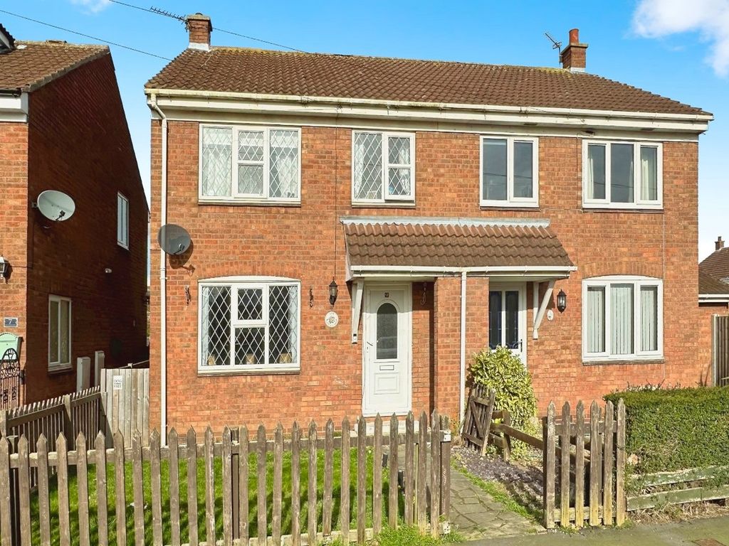 3 bed semidetached house for sale in Eastfield Lane, Kellington, Goole
