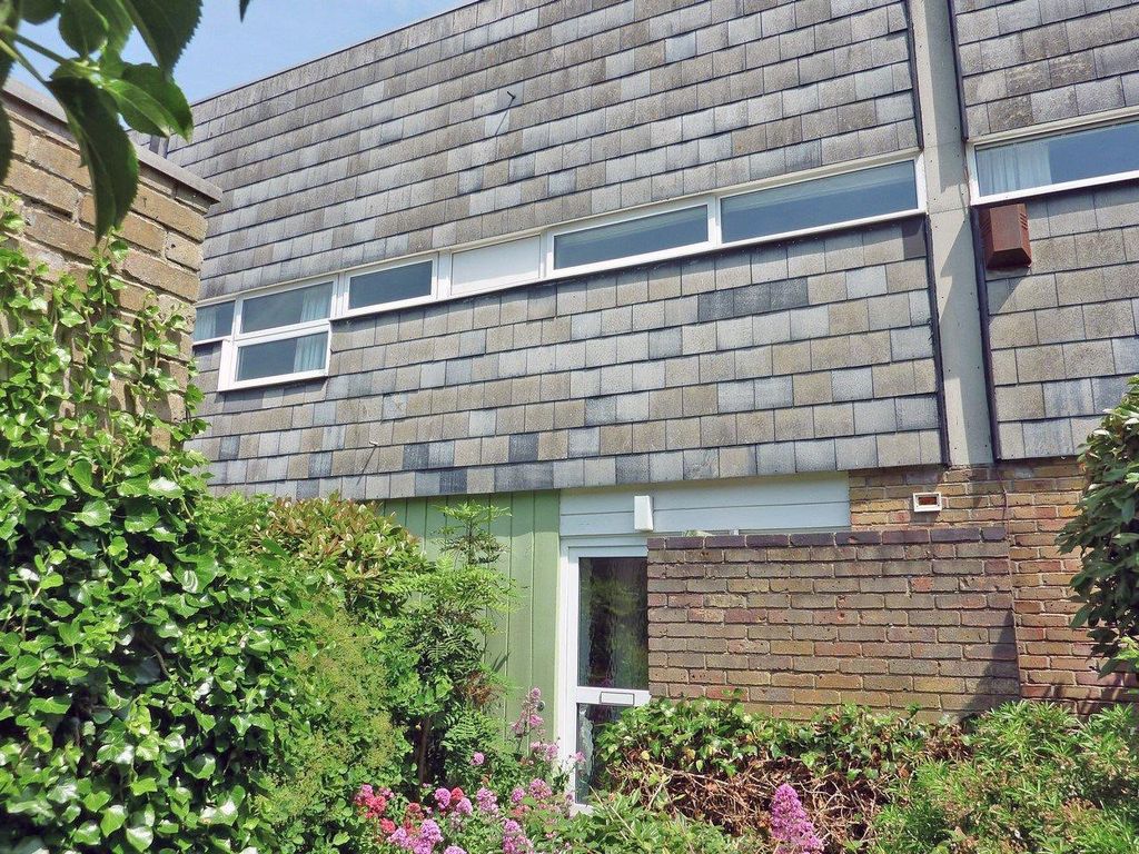 3 bed terraced house to rent in Punch Croft, New Ash Green, Longfield