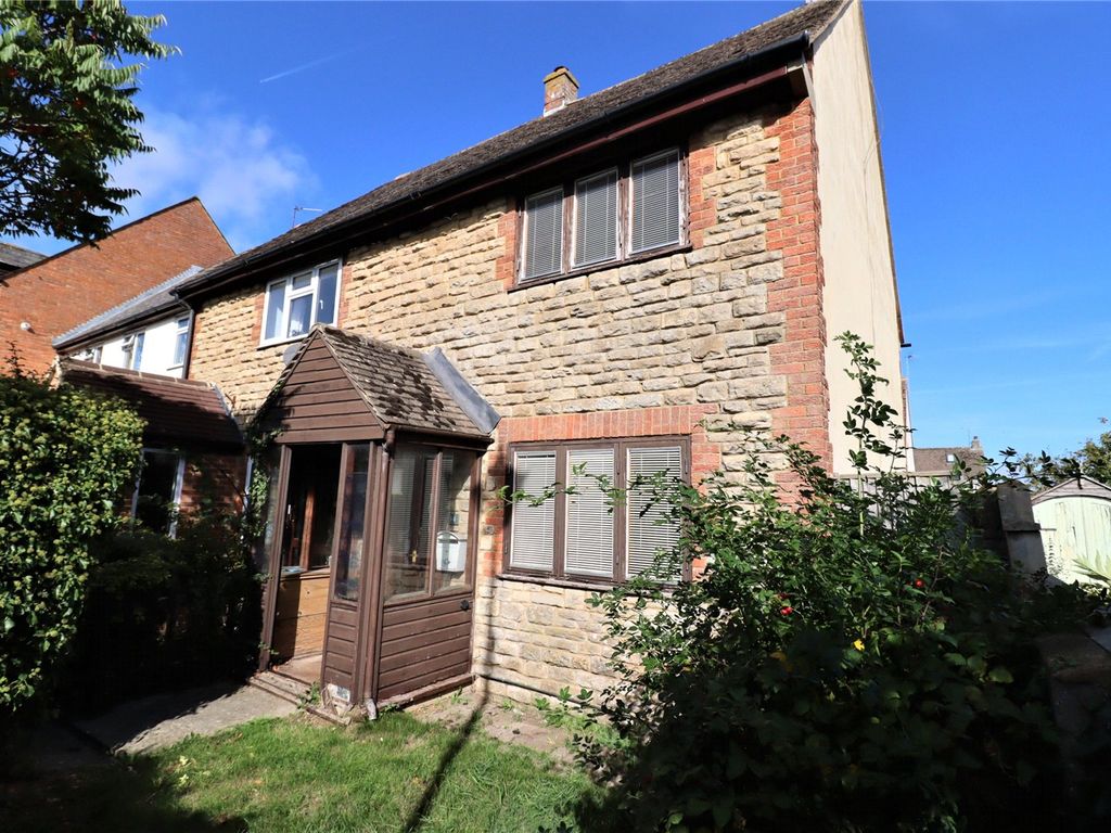 3 bed semidetached house for sale in Manor Orchard, Cricklade