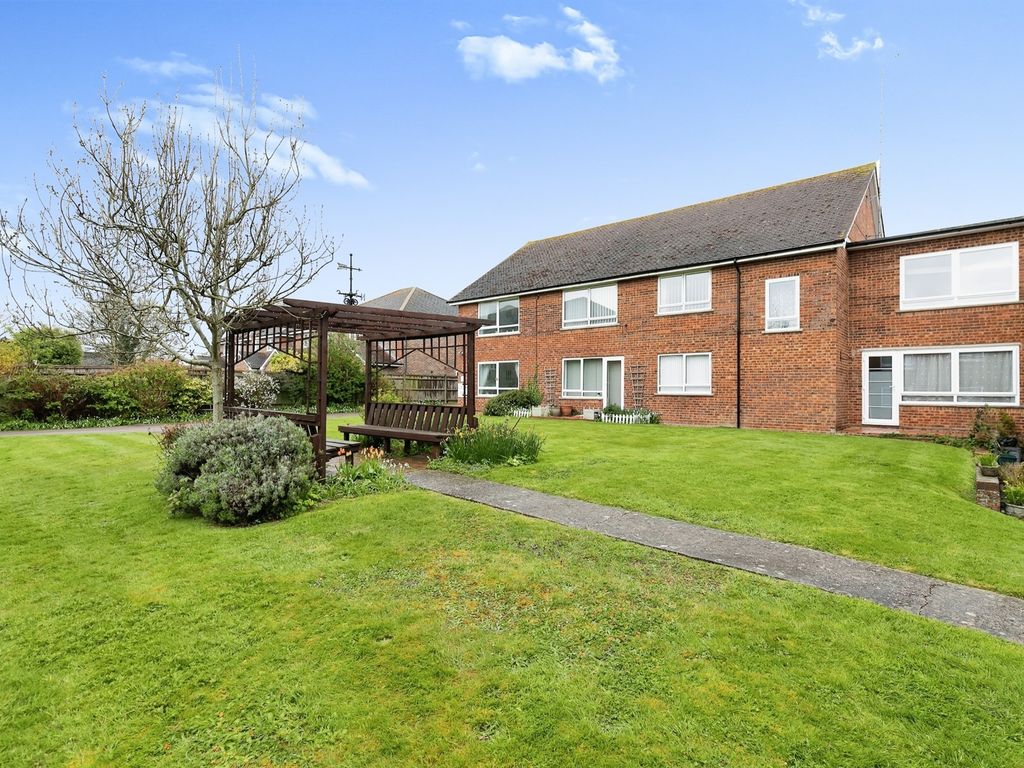 2 bed flat for sale in Hastings Road, BexhillOnSea TN40 Zoopla