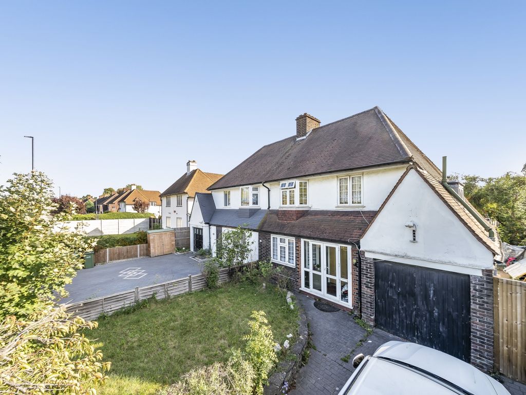 3 bed semidetached house for sale in Eltham Road, London SE9, £650,000