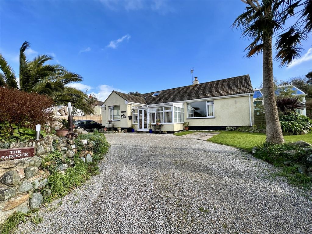 5 bed bungalow for sale in Fore Street, Goldsithney, Penzance TR20 Zoopla