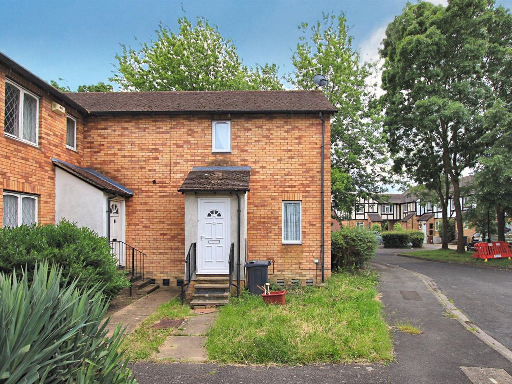 2 bed end terrace house for sale in Ennerdale Close, Feltham TW14, £