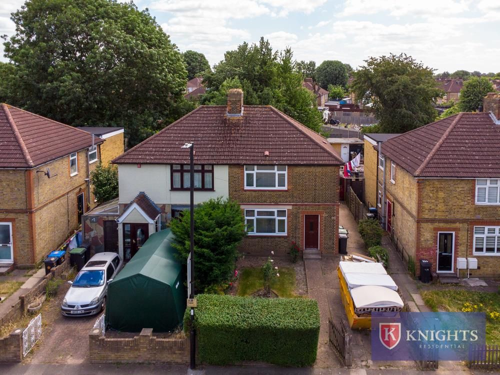 3 bed semidetached house to rent in Haselbury Road, Edmonton, London