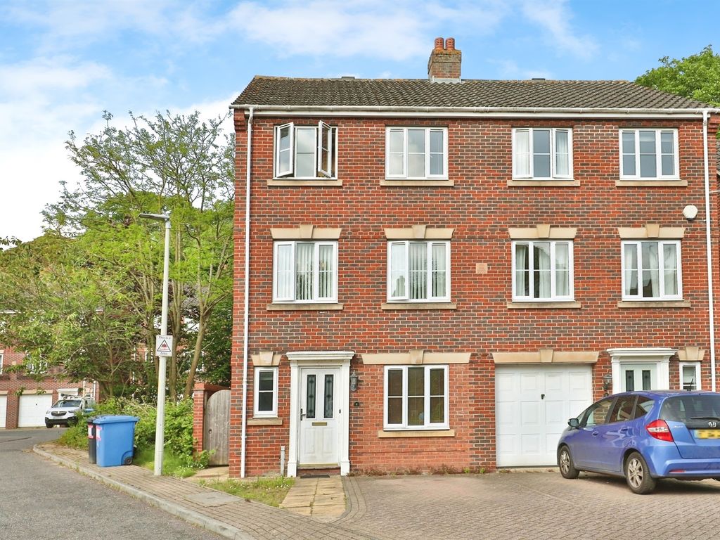 4 bed semidetached house for sale in Lime Kiln Mews, Norwich NR3, £