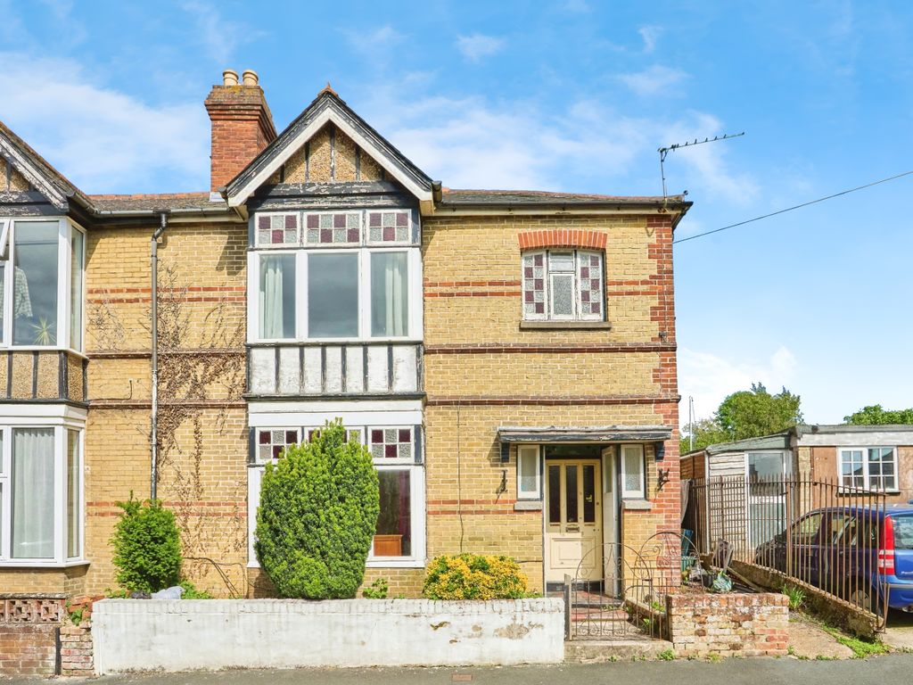 4 bed semidetached house for sale in Mayfield Road, East Cowes, Isle