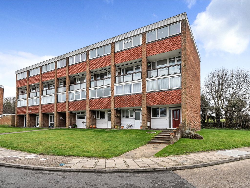 3 bed for sale in Edgewood Drive, Orpington BR6, £325,000