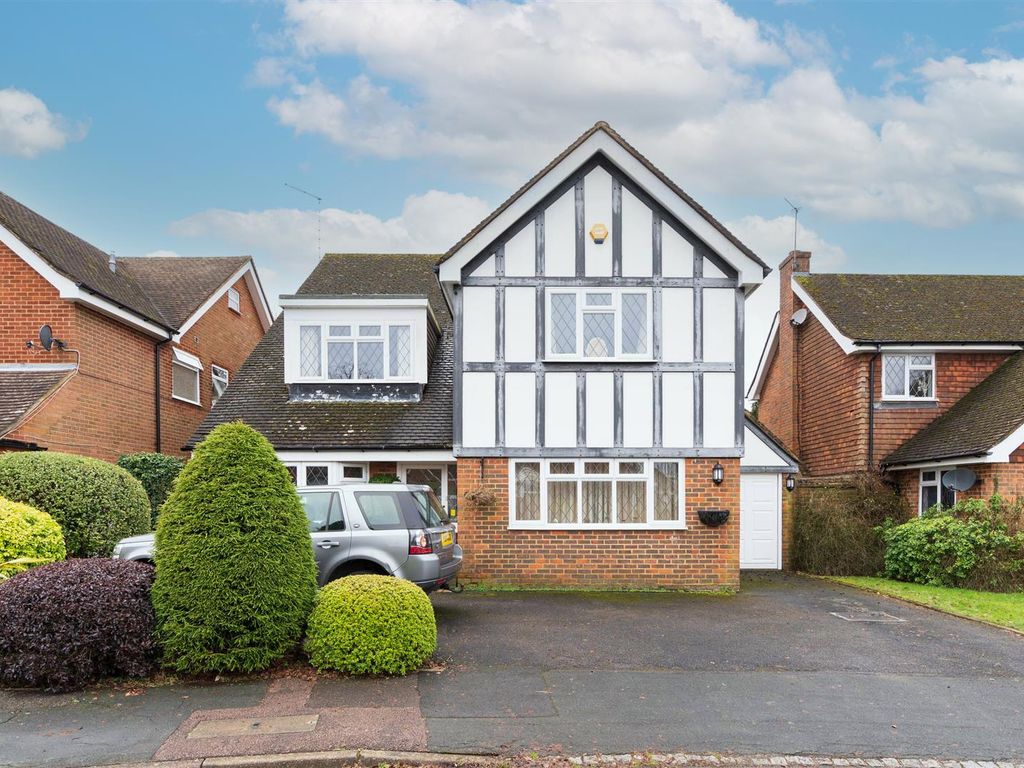 4 bed detached house for sale in Carter Walk, Penn, High HP10