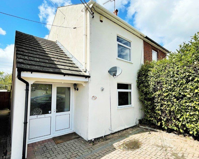 2 bed semidetached house for sale in Whitley Wood Lane, Reading