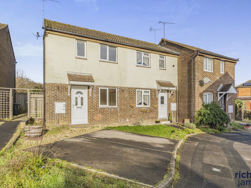 2 bed end terrace house for sale in Melrose Close, Eastleaze, Swindon