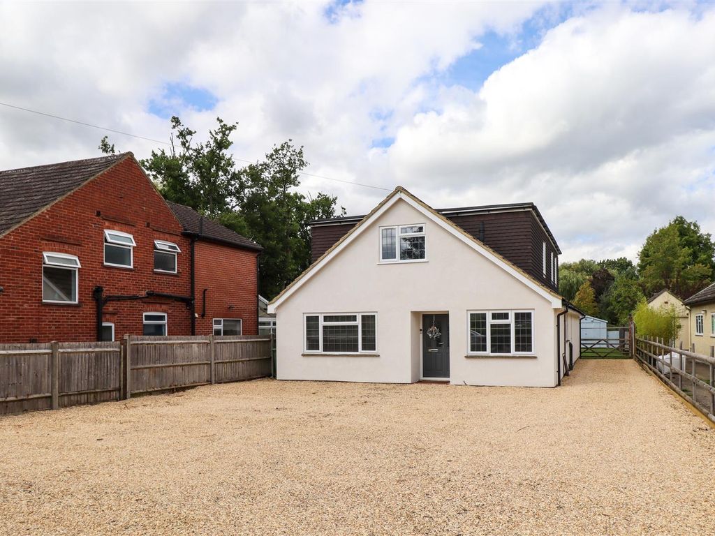 5 bed detached house for sale in Aldershot Road, Fleet GU51, £900,000