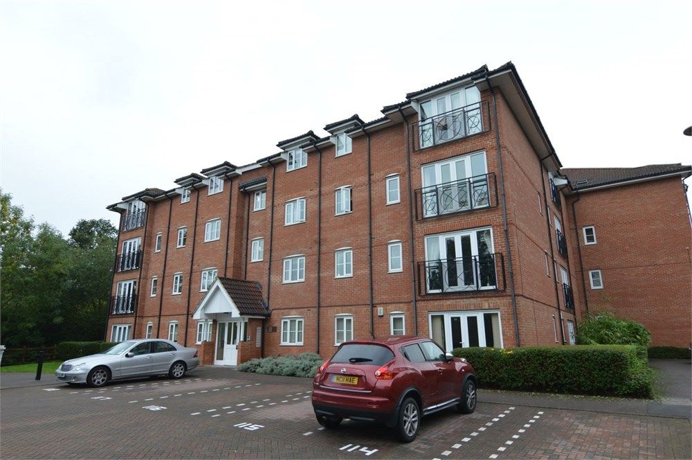 2 bed flat to rent in Winnipeg Way, Broxbourne EN10 Zoopla