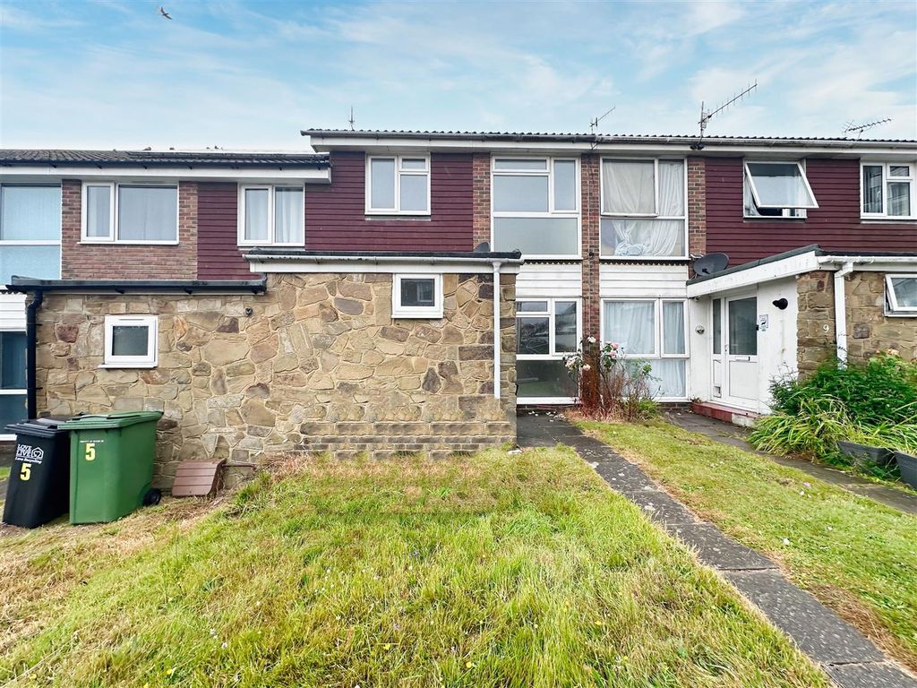 3 bed terraced house to rent in Harewood Close, BexhillOnSea TN39, £
