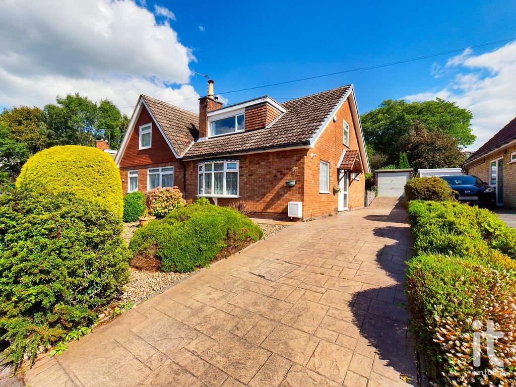 3 bed bungalow for sale in Russell Avenue, High Lane, Stockport SK6