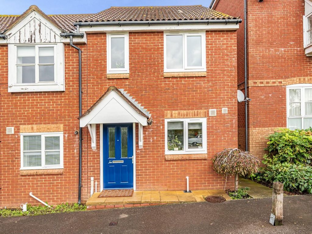 2 bed end terrace house for sale in White Willow Close, Ashford TN24, £